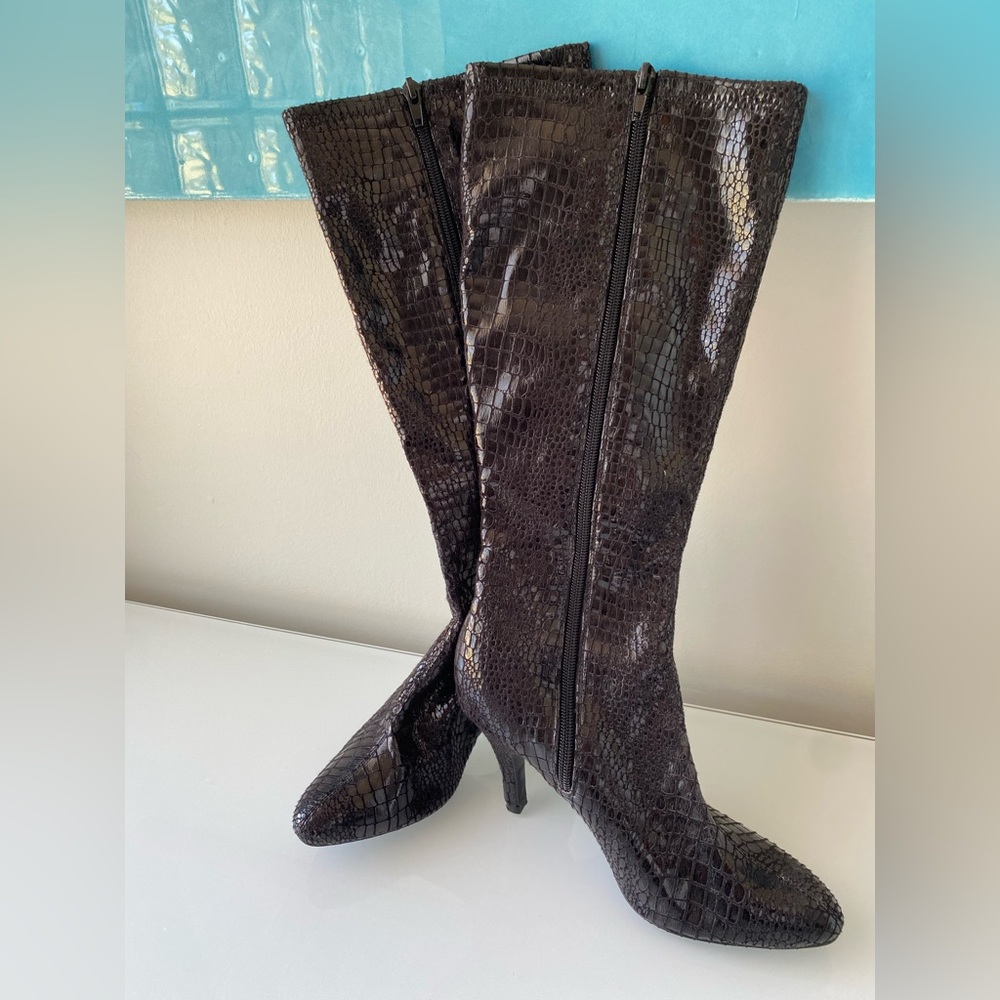 Snake boots size 7